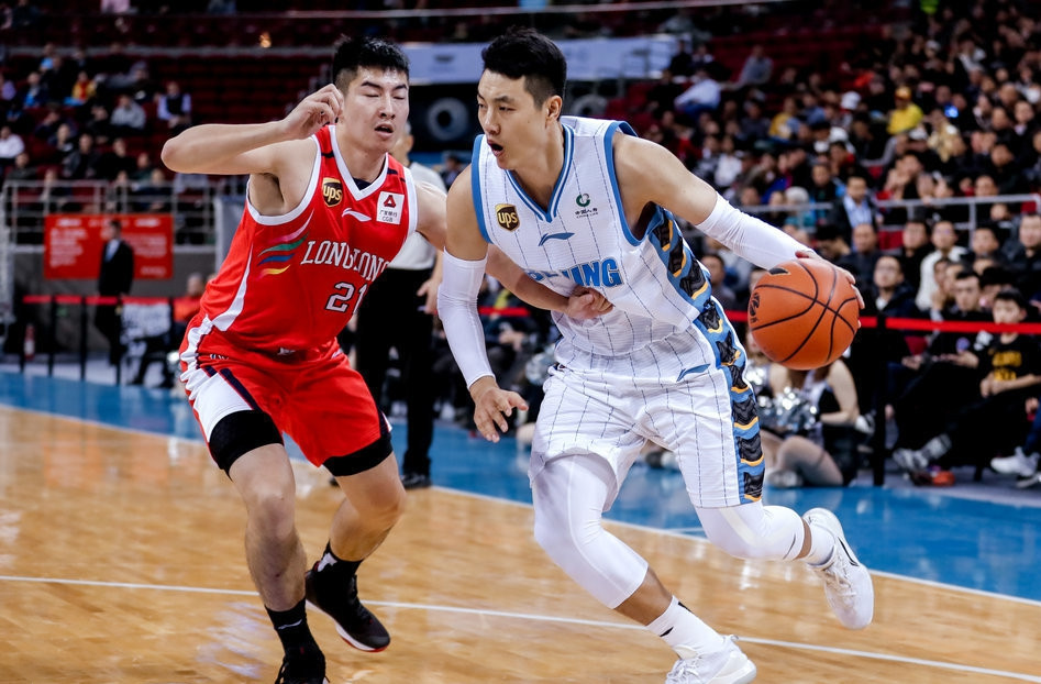 连胜势头难挡！篮球豪取十连胜