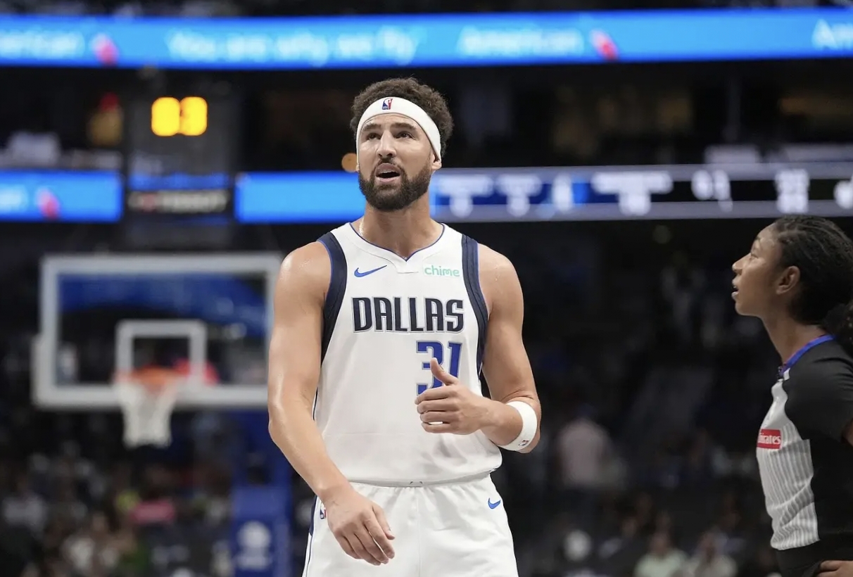 雄鹿轻取新疆队，克莱高光表现