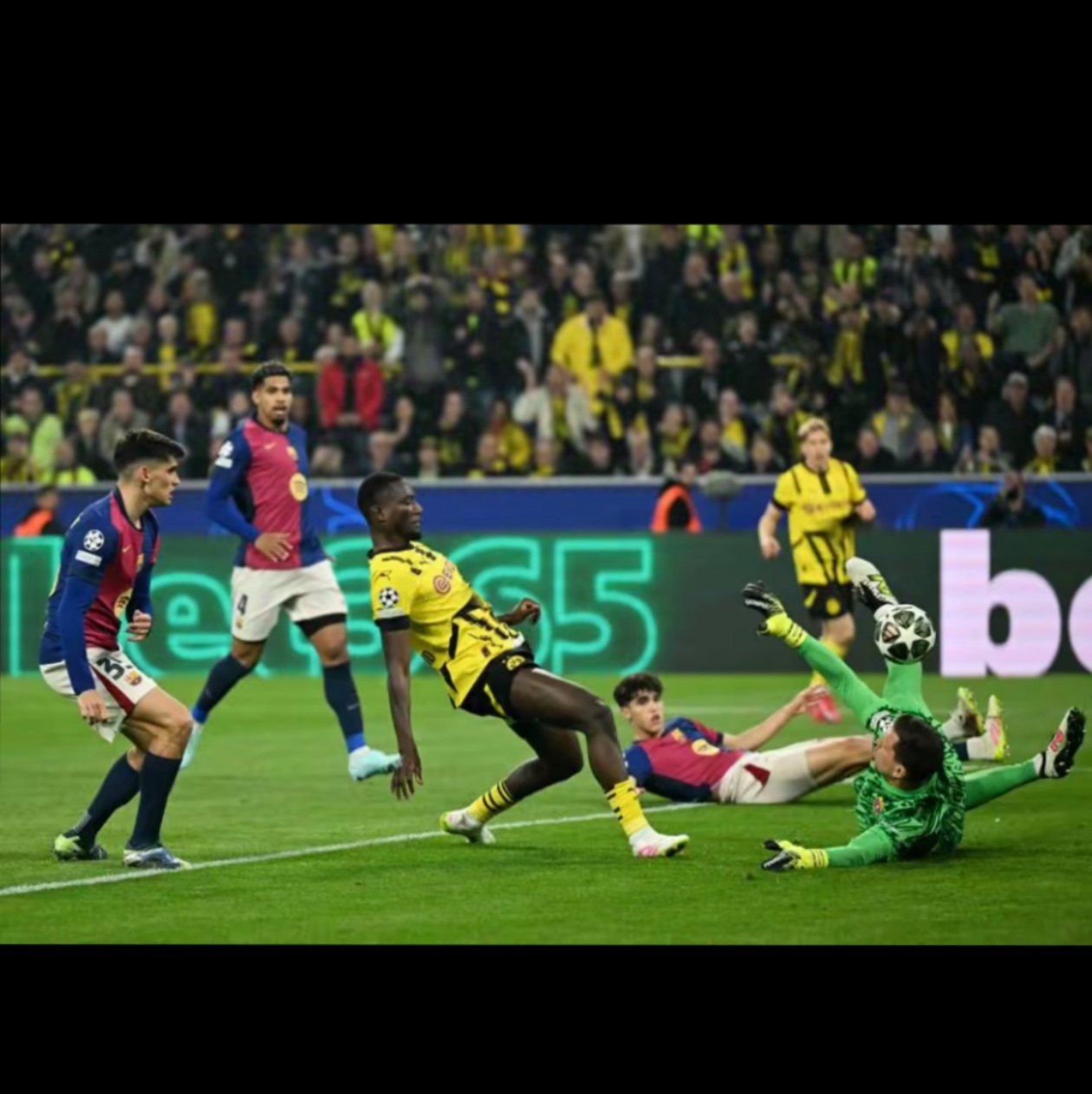 巴黎碾压巴萨，迪马利亚关键制胜